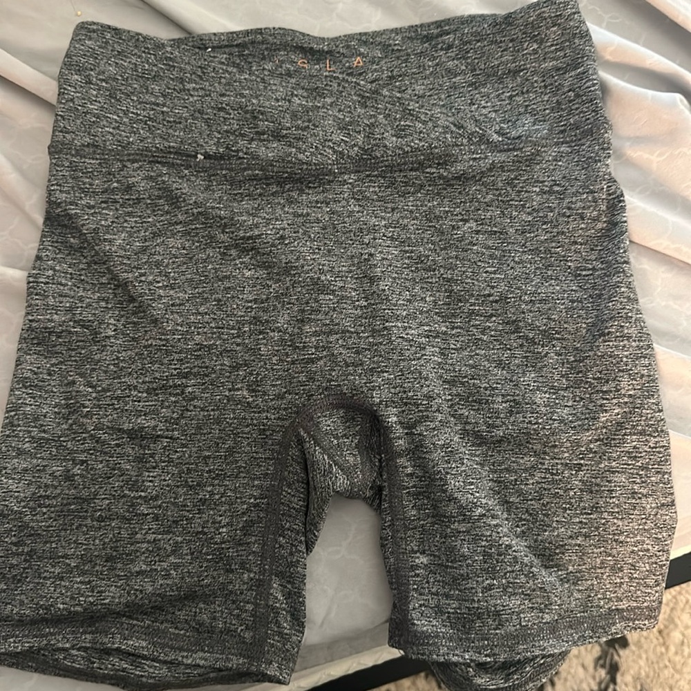 Isla movement size small shorts